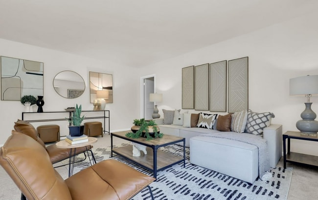 Building Photo - Bright Top-Floor 2BR Condo with Balcony in Parkside Community