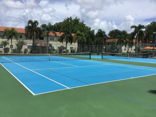 Building Photo - 5641 SW 2nd Ct