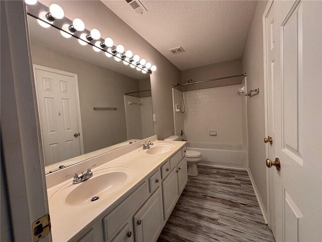 Building Photo - 420 Welbury Ct