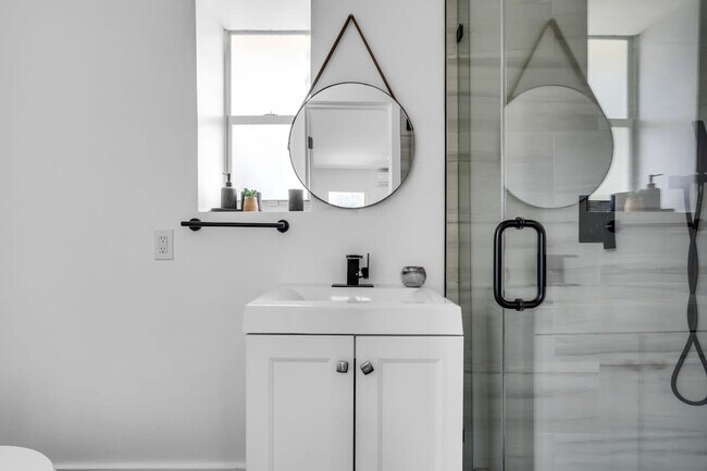 Building Photo - 1255 NE 199th St