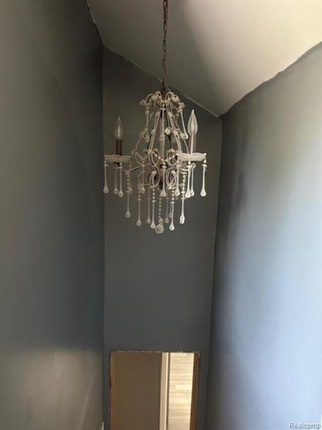 Building Photo - Clean 3 Bed / 1 Bath Home