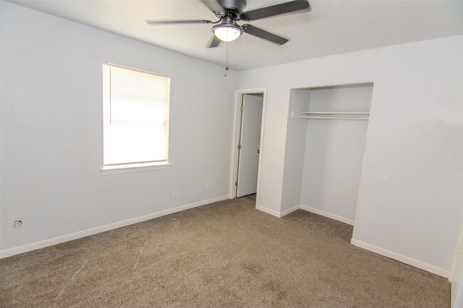 Building Photo - 9706 Farragut St