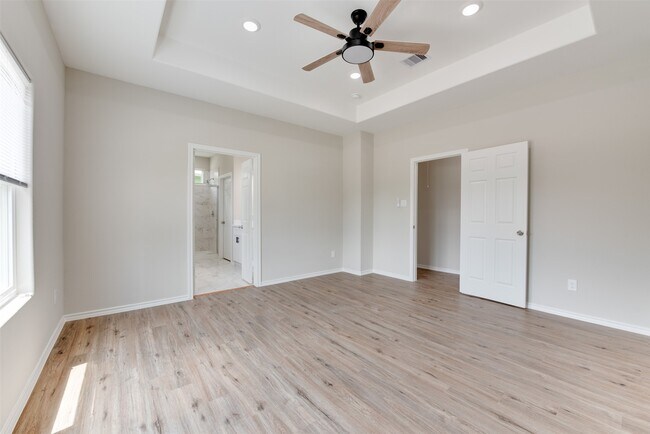 Building Photo - 8202 Homewood Ln