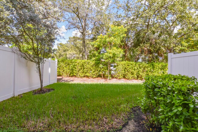 Building Photo - 4519 Hollister Ave