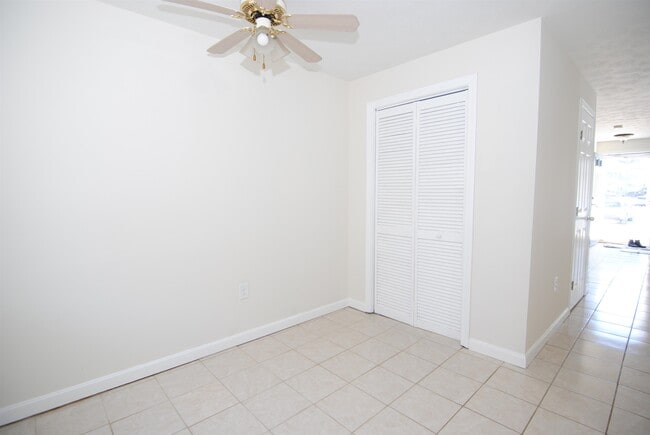 Building Photo - 18 Cadogan Way