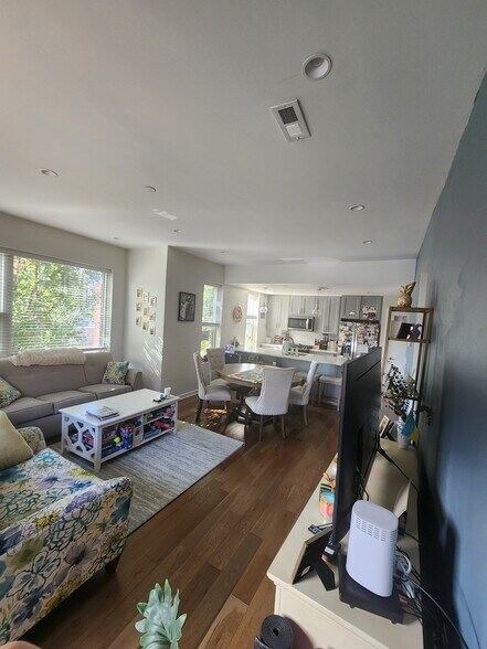 Building Photo - 1500 N American St