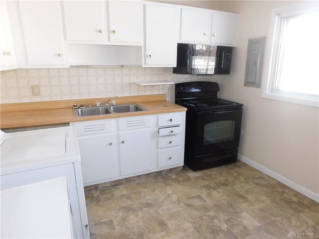 Building Photo - 4299 Curundu Ave