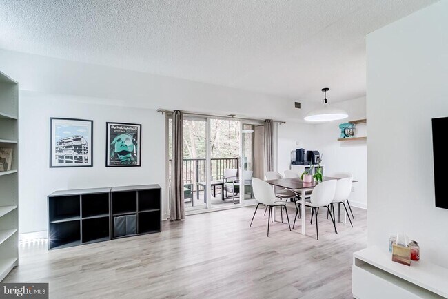 Building Photo - 11643 Stoneview Square