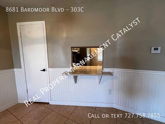Building Photo - 8681 Bardmoor Blvd