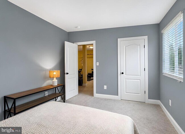 Building Photo - 23017 Holloway Ct