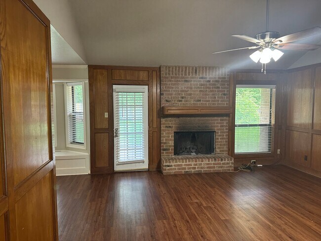 Building Photo - 2711 Wilderness Dr N