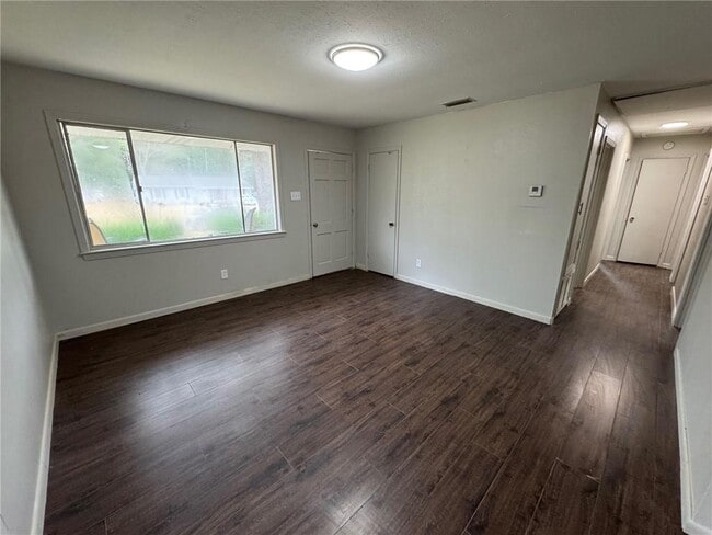 Building Photo - 4734 Clarendon Dr