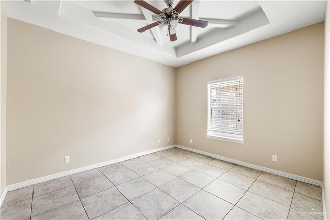 Building Photo - 18 E St