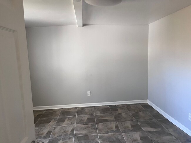 Building Photo - Spacious 1 bedroom Home in Madison