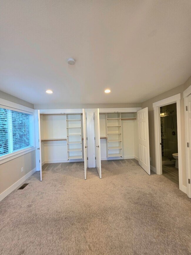 Building Photo - Auburn west hill - 4 bedroom & 3 bathroom well maintained home.  Available NOW!!