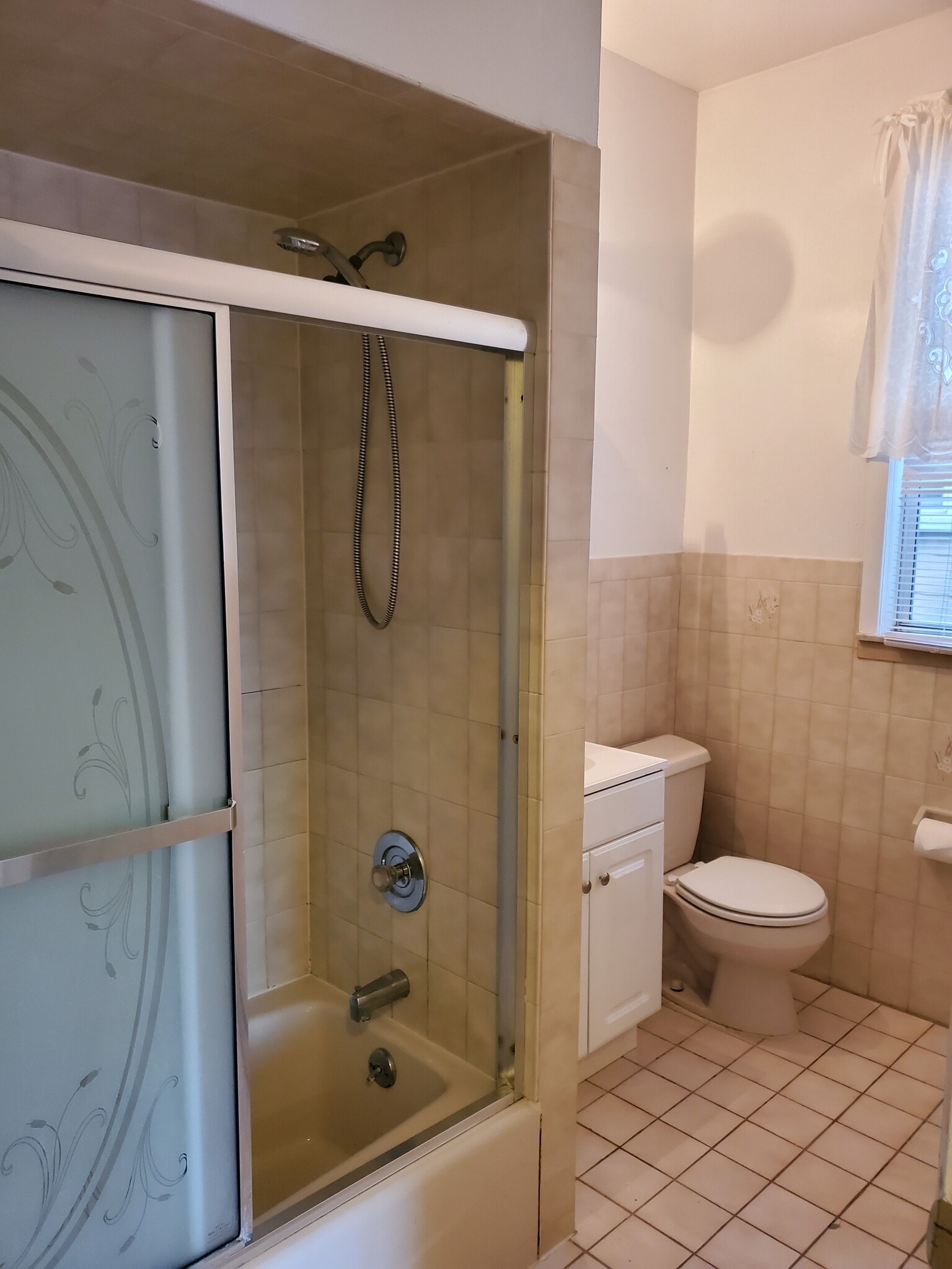 Building Photo - 135 Anderson Ave