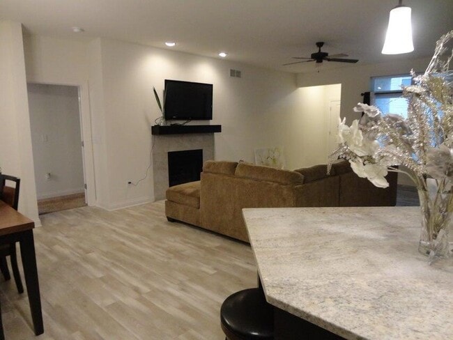 Building Photo - 4796 S Lynn Dr
