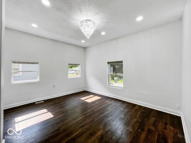 Building Photo - 4923 E University Ave