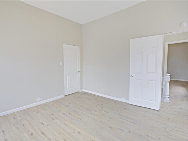 Building Photo - 6730 Vermont Ave