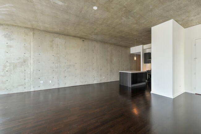 Building Photo - 600 N Fairbanks Ct