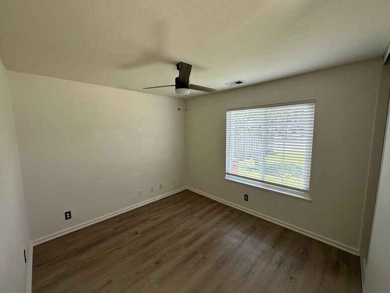 Building Photo - 6360 Raspberry Ct