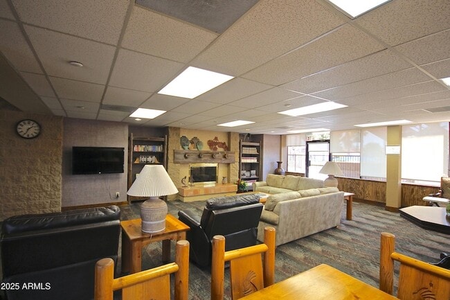 Building Photo - 1702 E Palm Beach Dr