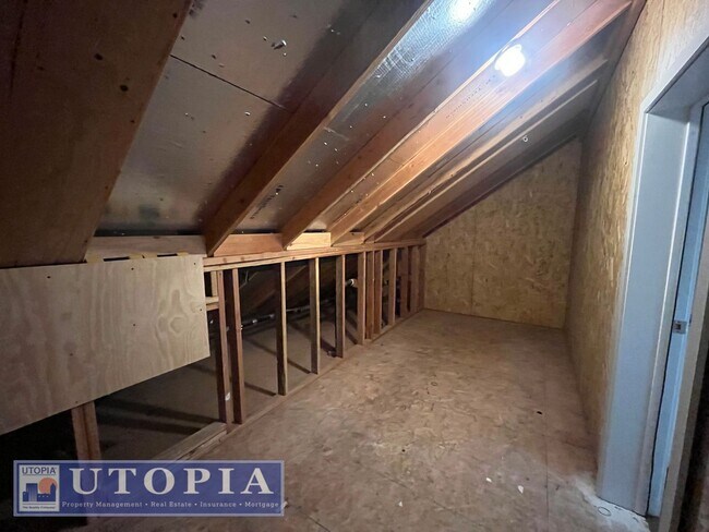 Building Photo - Spacious and Modern 3-bedroom, 3.5 bathroo...