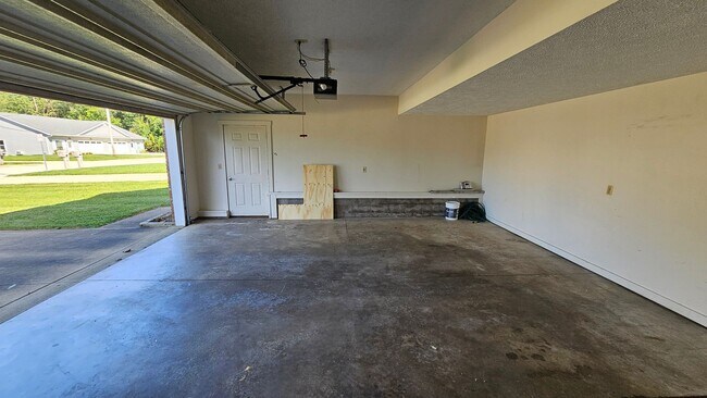 Building Photo - 1611 Spring Village Ln