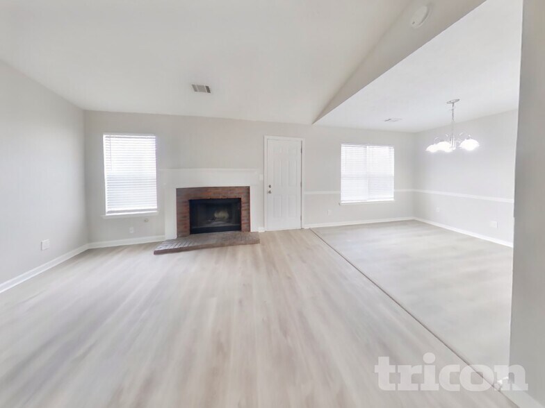 Building Photo - 10635 Pine Forest Ln
