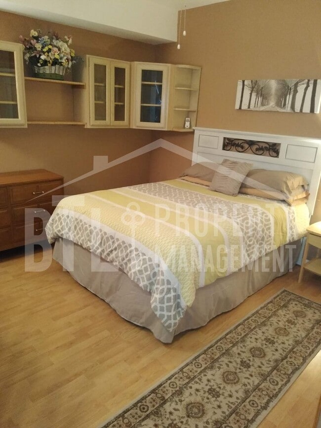 Building Photo - Fantastic Furnished 1 Bedroom Cond
