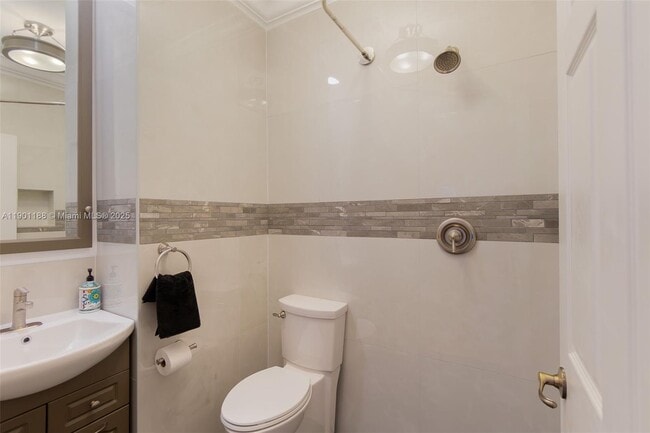 Building Photo - 9065 Silver Glen Way