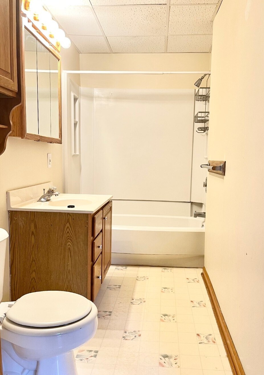 Full Bathroom! - 204 N Champlain St