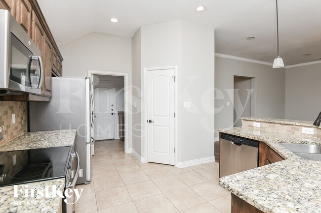 Building Photo - 612 Zachary Dr