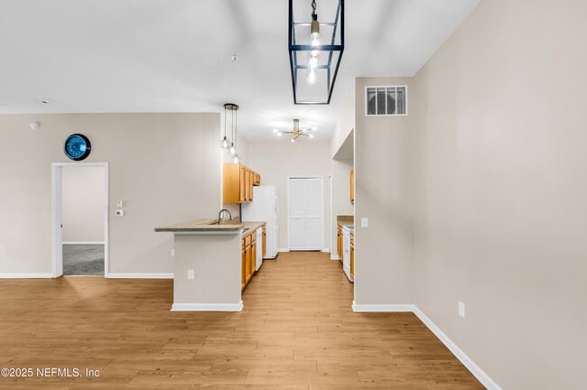 Building Photo - 7920 Merrill Rd