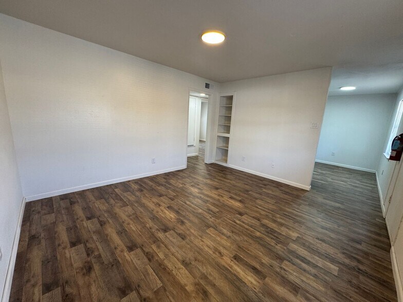 Building Photo - 611 Sunset Ln