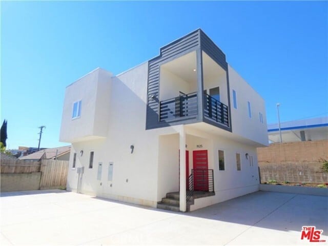 Building Photo - 1923 Holly Dr