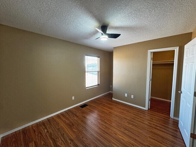Building Photo - 923 Telstar Loop NW