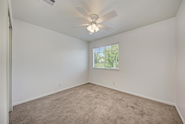 Building Photo - 216 Cassandra Dr