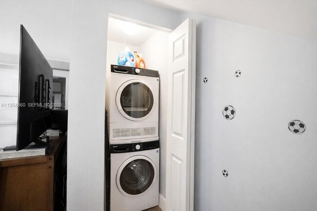 Building Photo - 3200 Coral Springs Dr