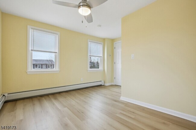 Building Photo - 13 William St