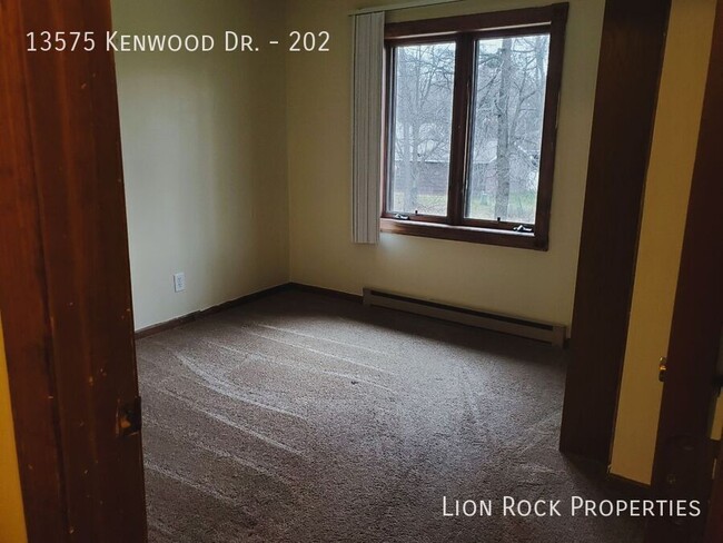 Building Photo - Great 2-Bedroom Find in Kenwood Acres for ...