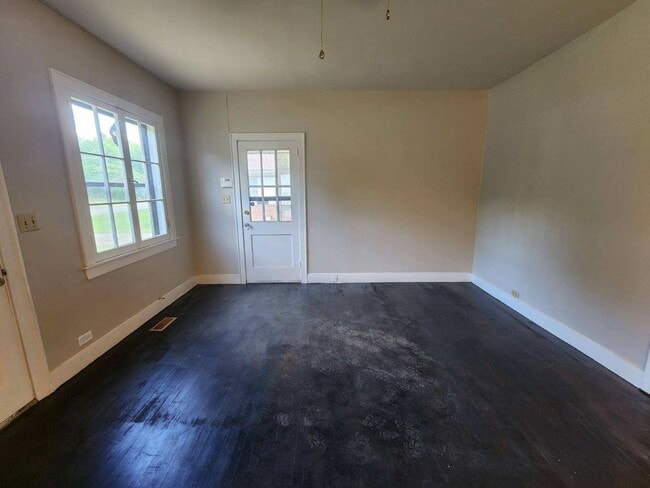 Building Photo - 407 Sullenberger Ave