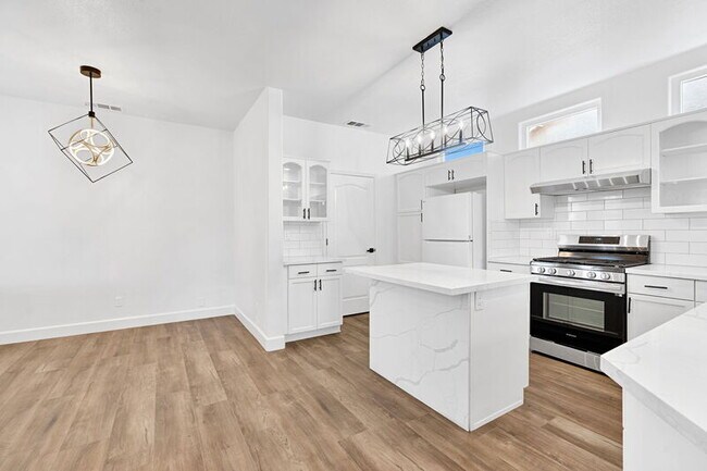 Building Photo - 10556 E Greenbury Way