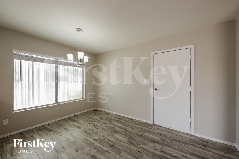 Building Photo - 4702 W Paradise Ln