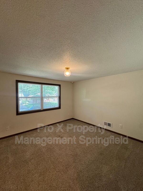 Building Photo - 3332 S Southlyn Pl