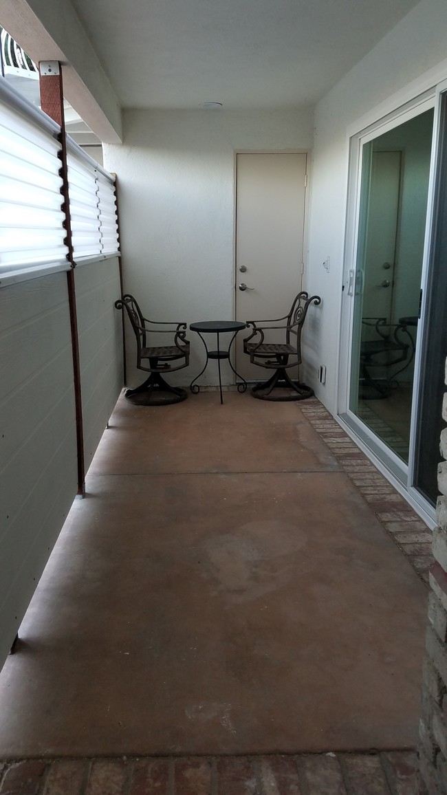 Private entrance & patio area - 22459 Venido Rd