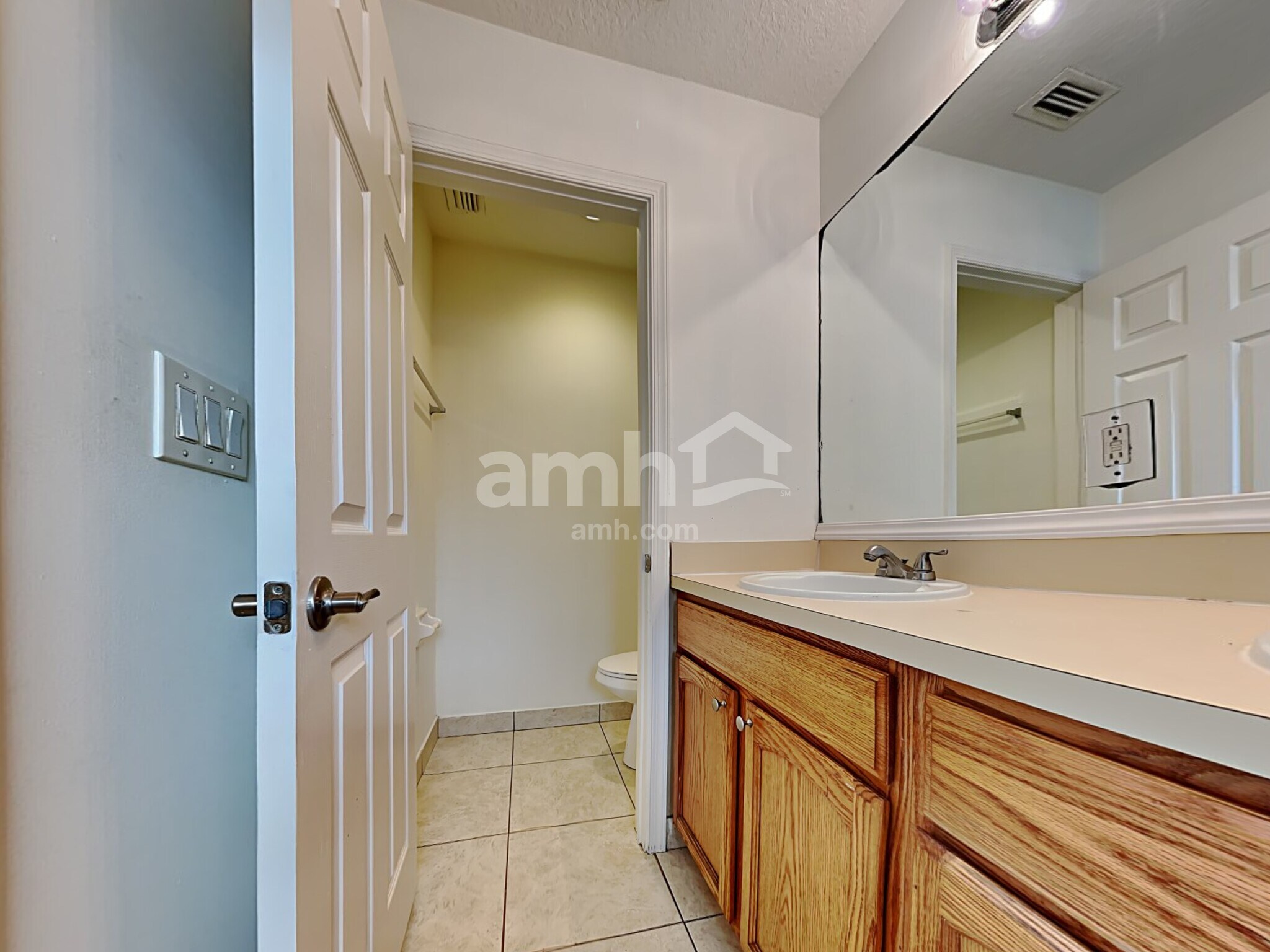 Building Photo - 1009 SW Alcantarra Blvd