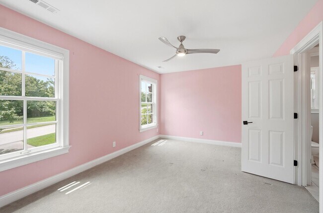 Building Photo - 678 Canterbury Dr