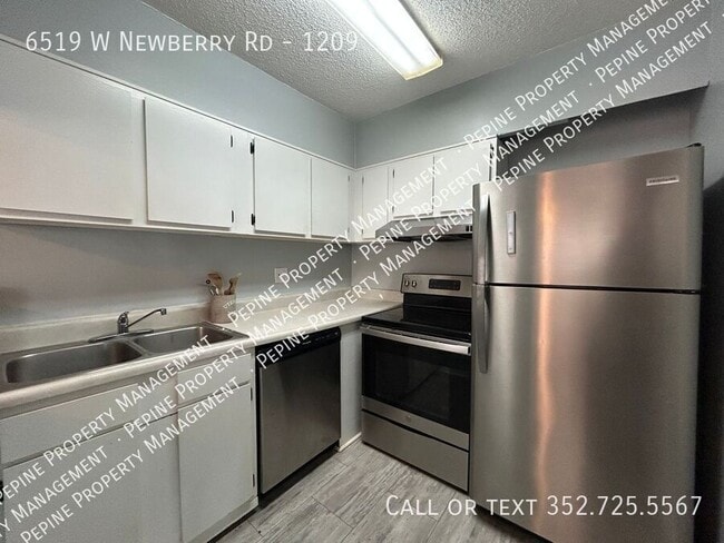 Building Photo - 6519 W Newberry Rd