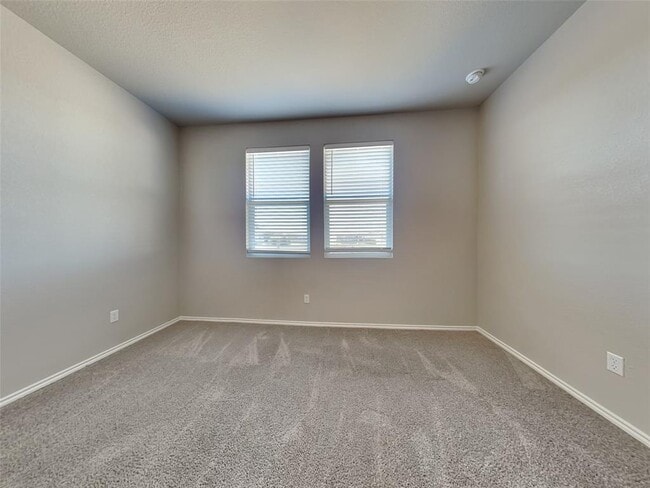 Building Photo - 5124 Saddle Clb Dr